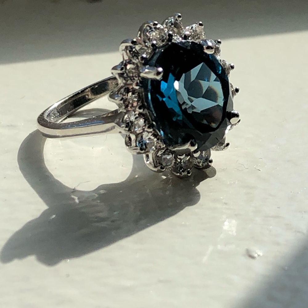 SALE! 🔥KATE MIDDLETON INSPIRED ENGAGEMENT RING!